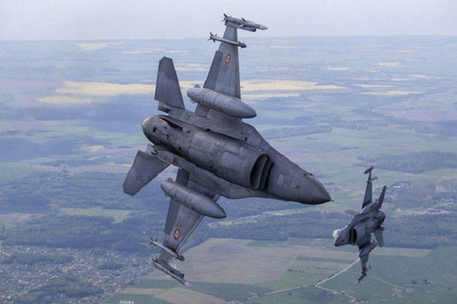 Ba Lan không cấp F-16, Hà Lan mua thêm xe tăng và tên lửa Patriot cho Ukraine