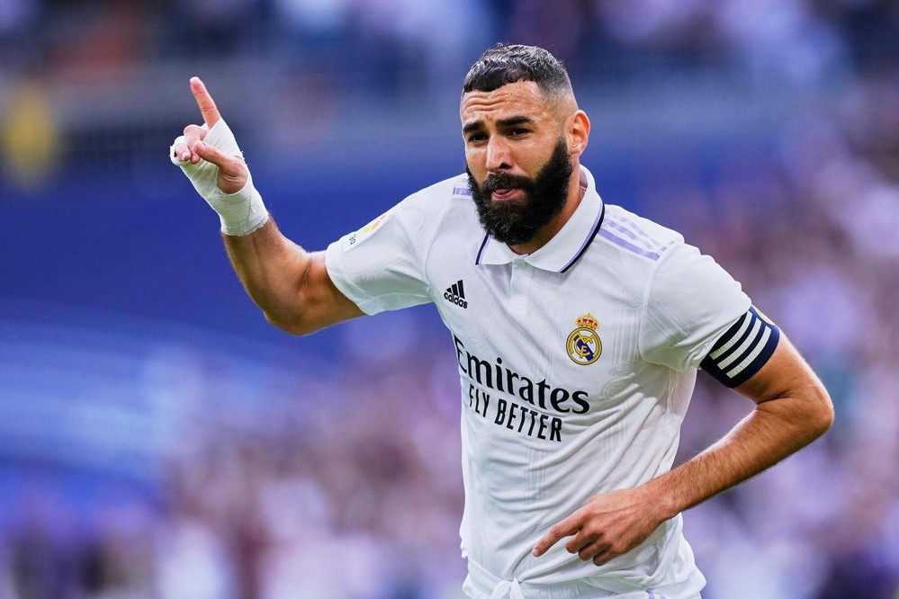 Benzema đột ngột 'quay xe', vẫn gắn bó Real Madrid