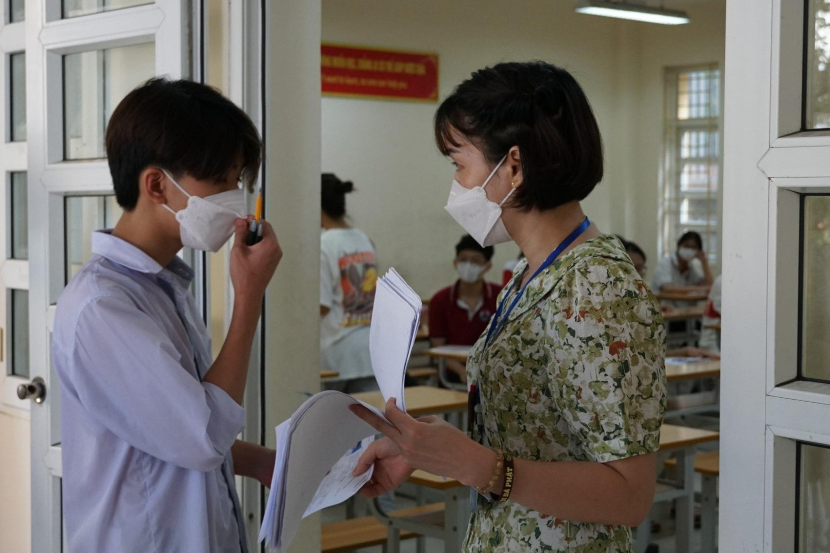 Mang điện thoại vào phòng thi, 2 học sinh Quảng Ninh bị đình chỉ