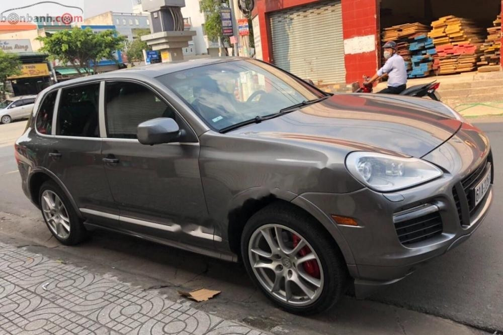 Ngân hàng thanh lý xe sang Porsche Cayenne giá 560 triệu đồng