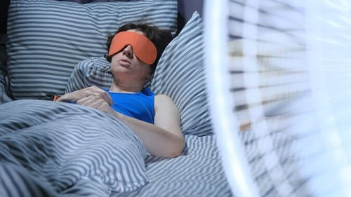 Vì sao trời nóng khó ngủ hơn và những cách để ngủ ngon khi thời tiết oi bức