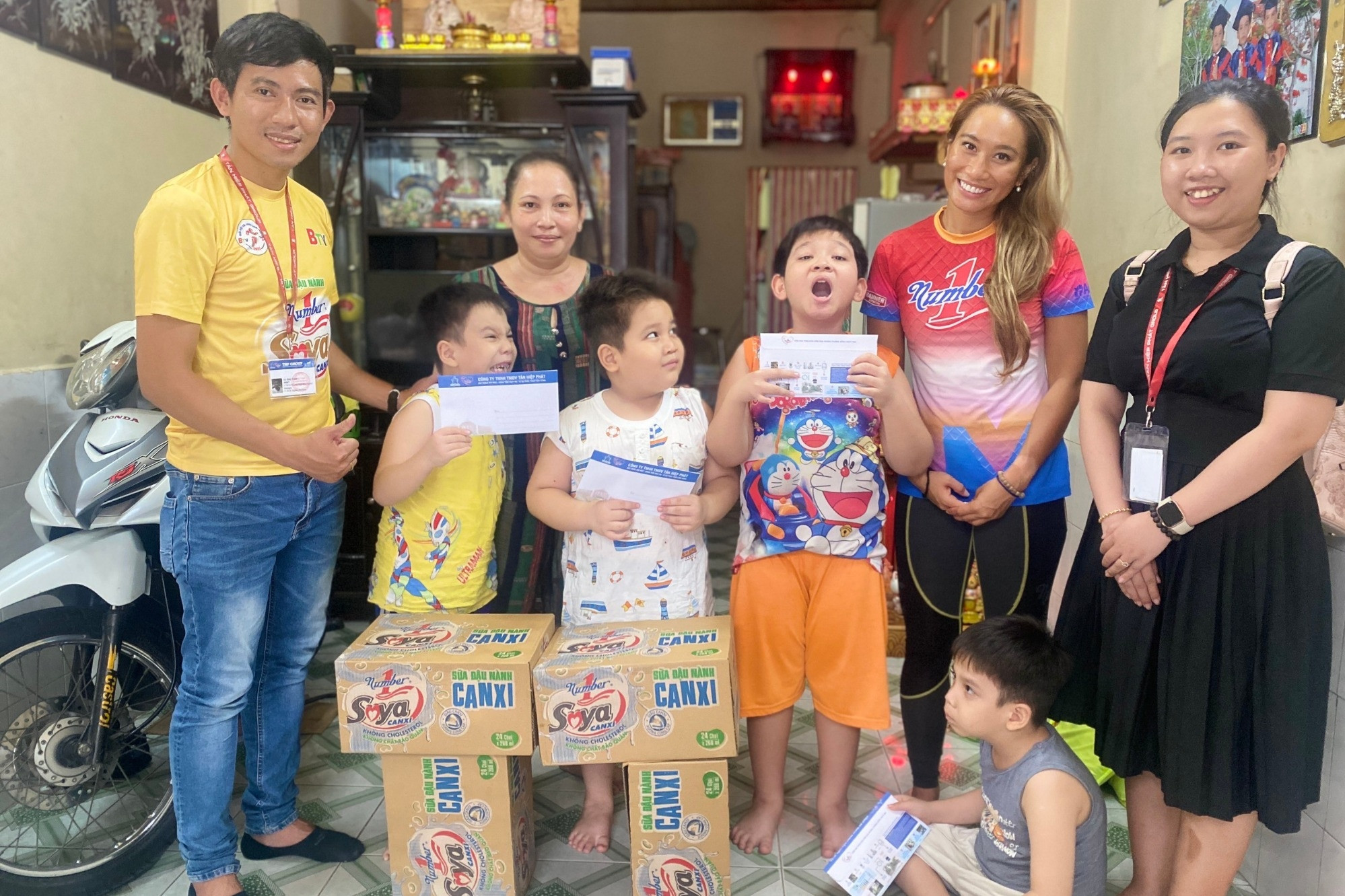 Tan Hiep Phat Group presents gifts to orphaned children in HCMC