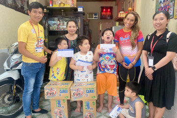 Tan Hiep Phat Group presents gifts to orphaned children in HCMC