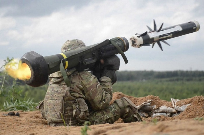 Tại sao vũ khí Mỹ cấp cho Ukraine không thể chiến đấu, chậm bàn giao?