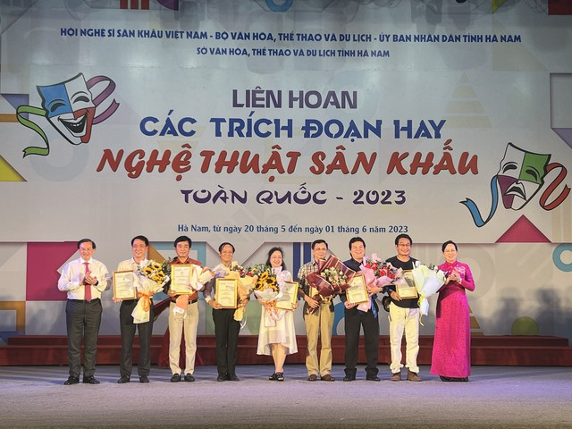 Niềm vui xen lẫn chạnh lòng tại Liên hoan các trích đoạn hay sân khấu