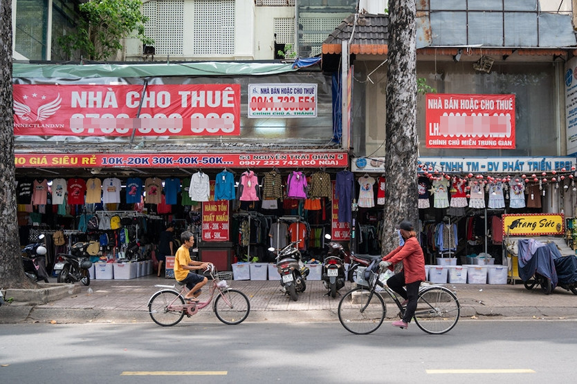 Đằng sau những mặt bằng tiền tỷ dán đầy biển cho thuê