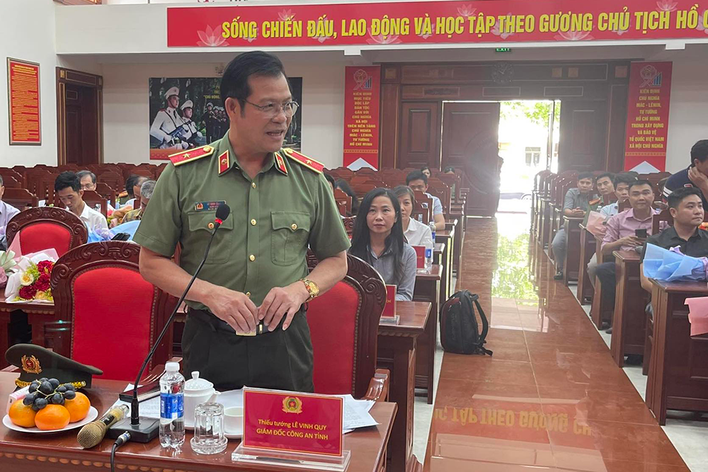 Giám đốc Công an tỉnh cảm ơn đồng bào các dân tộc hỗ trợ lực lượng vụ Đắk Lắk