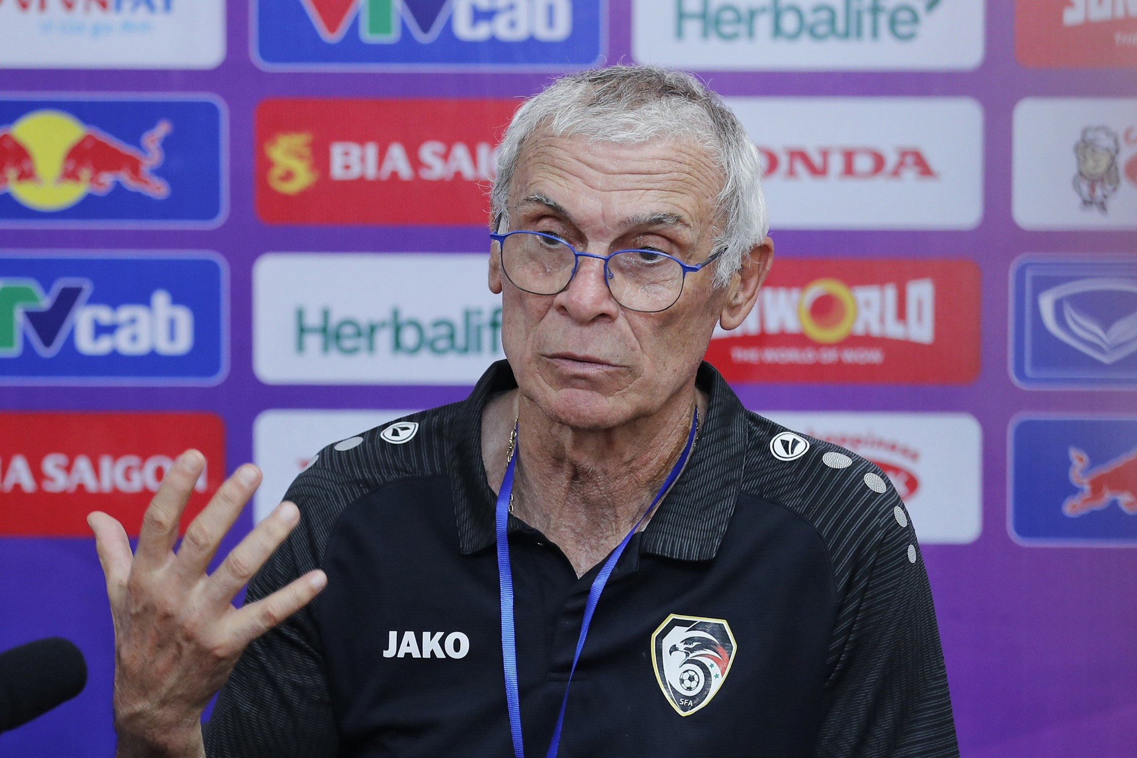 HLV Hector Cuper: Tuyển Việt Nam thắng xứng đáng