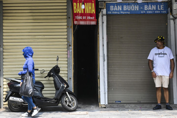Hà Nội: Nhà mặt tiền phố cổ 'xuống nước', giảm giá hàng loạt, không ai ngó ngàng
