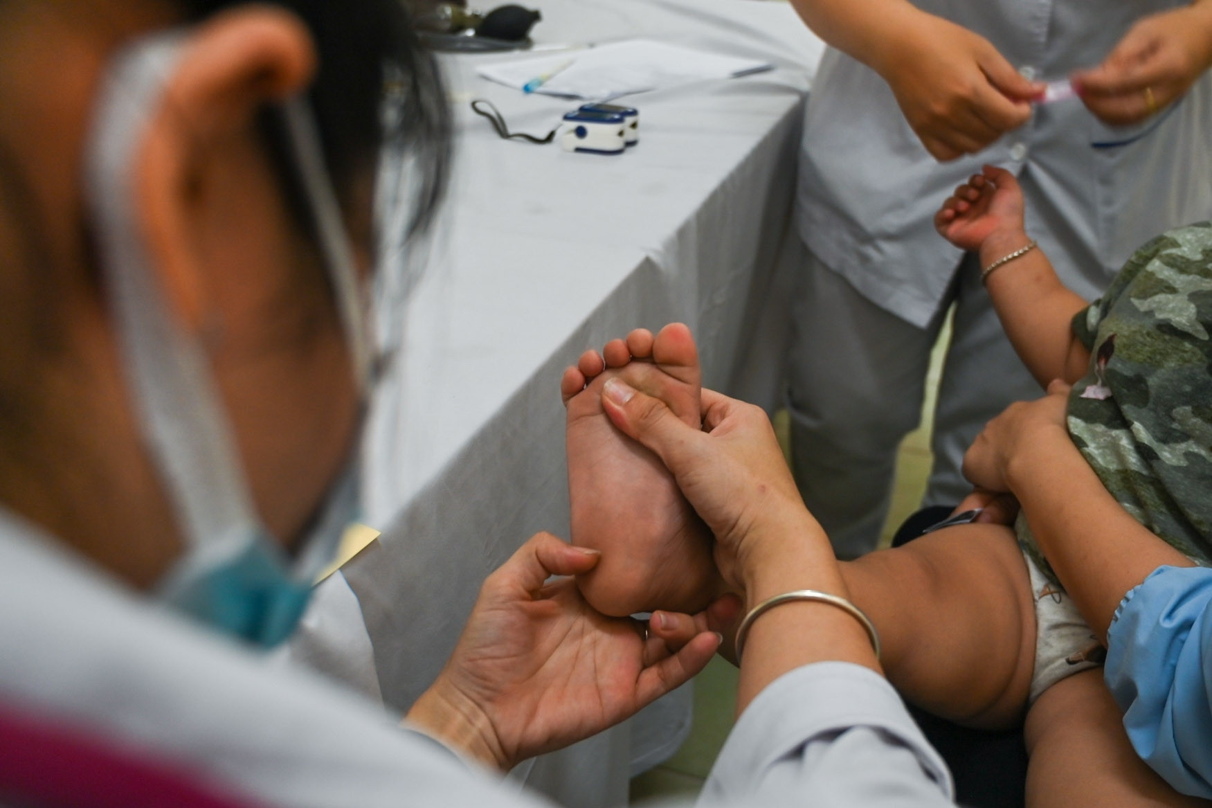Hơn 10 trẻ nguy kịch trong tuần, Bộ Y tế vào TP.HCM giám sát bệnh tay chân miệng