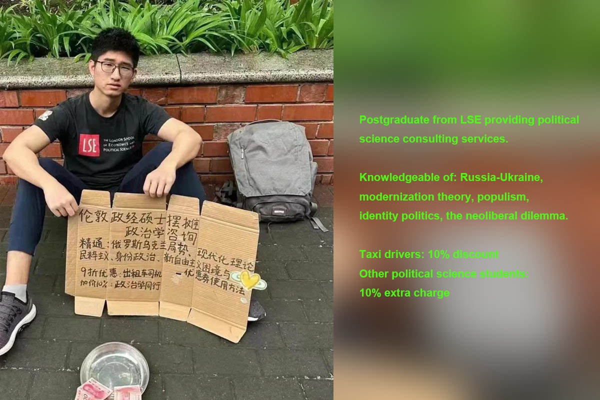 Khó tìm việc làm, người trẻ Trung Quốc nhận dắt chó dạo, bán hàng rong
