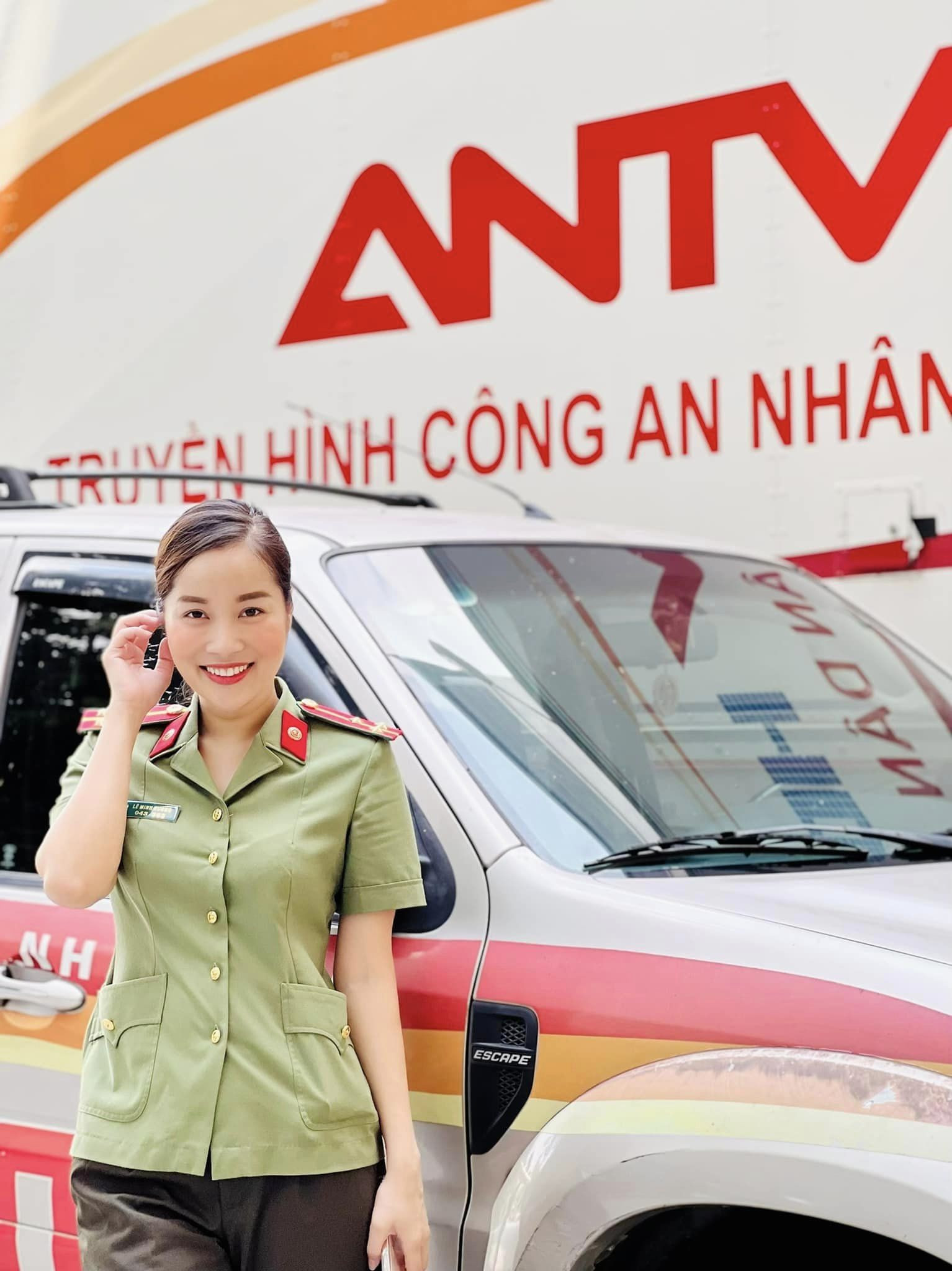 Minh Hương 'Nhật ký Vàng Anh' trở thành BTV, Thượng úy Công an sau 17 năm ảnh 3