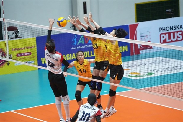 Vietnam beat Uzbekistan to top group at AVC Challenge Cup hinh anh 1
