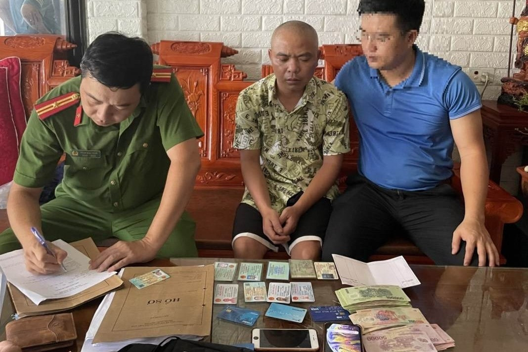 Bắt đối tượng lừa bán vé máy bay giá rẻ, chiếm đoạt hàng trăm triệu