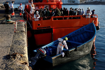 Chìm xuồng chở dân di cư ở Đại Tây Dương, ít nhất 35 người mất tích