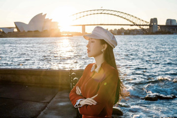 Nữ du khách Việt chi nửa tỷ đồng du lịch Úc, bay trực thăng ngắm Sydney