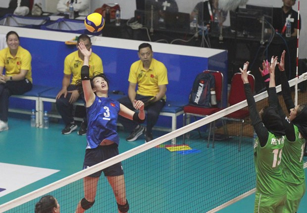 Vietnamese women volleyballers advance to AVC Challenge Cup’s semifinals hinh anh 1