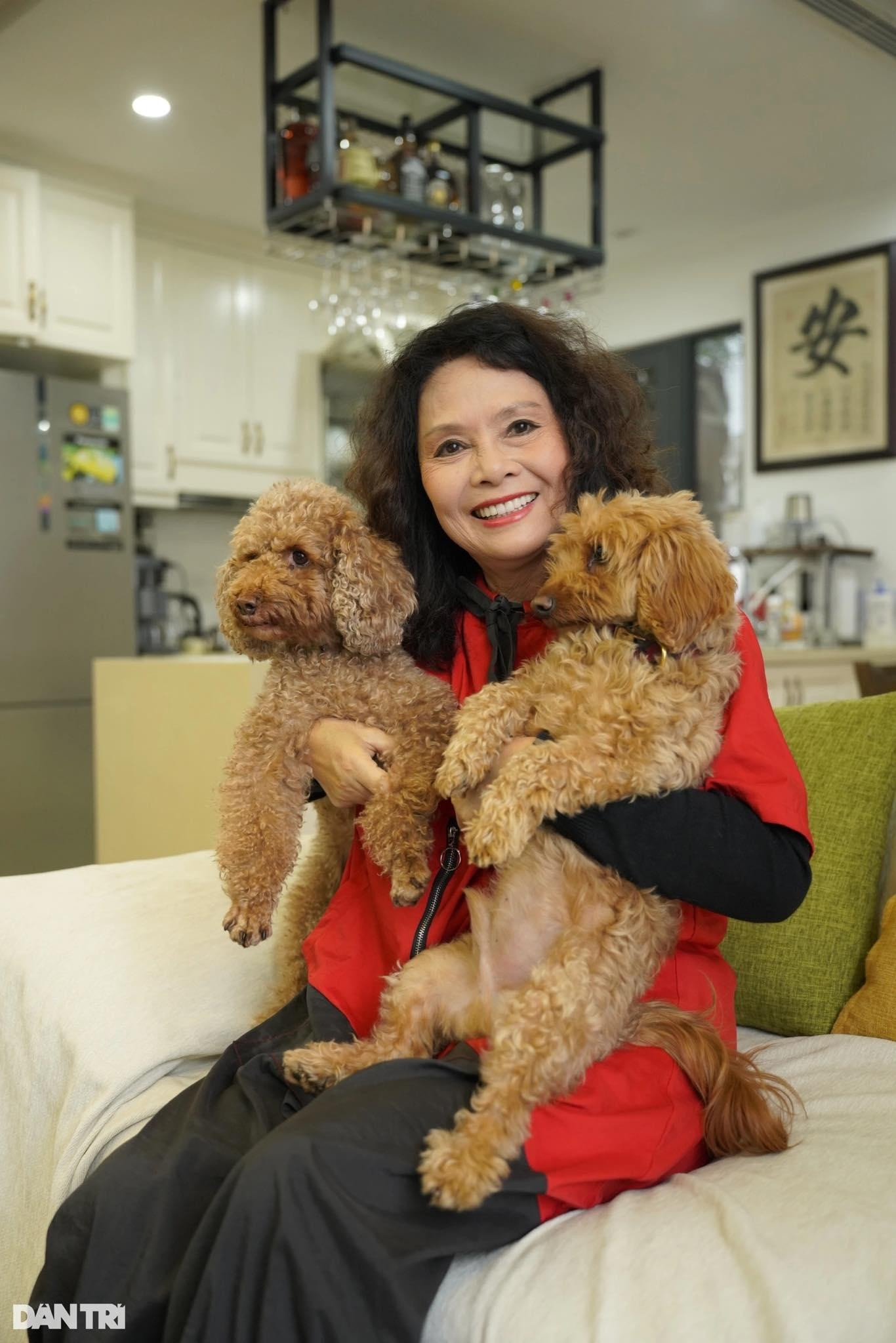 NSND Minh Châu: Nỗi cô đơn và sở thích làm bánh ở tuổi 67 - 2