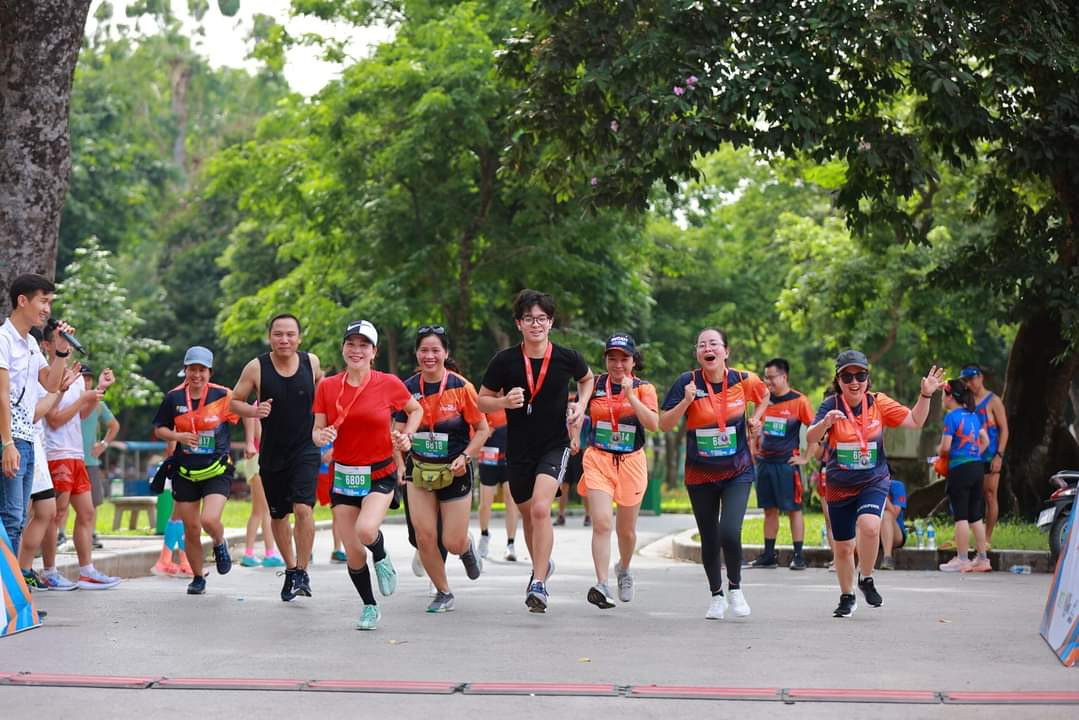 Press Marathon 2023 chinh phục 21.6 km, vinh danh những người làm báo