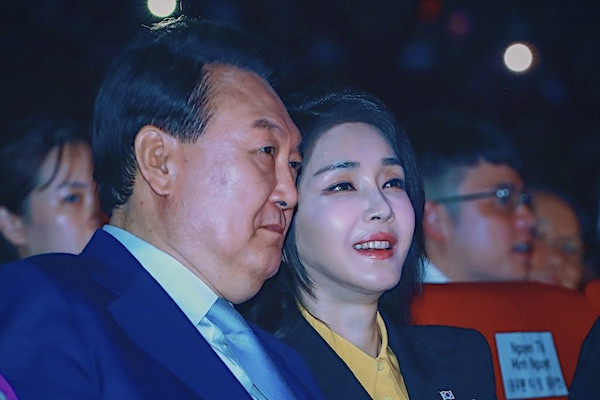 Tổng thống Hàn Quốc và phu nhân đi xem hoà nhạc Việt - Hàn
