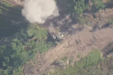 Video UAV cảm tử Nga bắn cháy xe tăng Ukraine