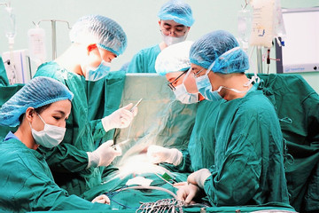 Báo động đỏ toàn viện, cứu sống trẻ bị vỡ tim ở Nghệ An