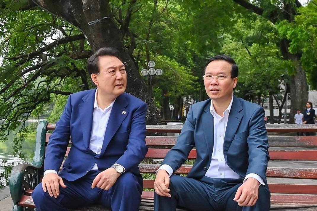 Chủ tịch nước và Tổng thống Hàn Quốc cùng hai phu nhân ăn sáng, dạo phố đi bộ