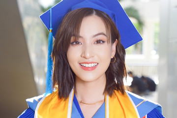 Cô Hồng 'Mắt biếc' tốt nghiệp xuất sắc, lọt 10% điểm cao nhất trường