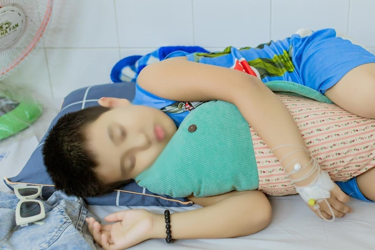 Da Nang woman makes fish-shaped pillows for child cancer patients