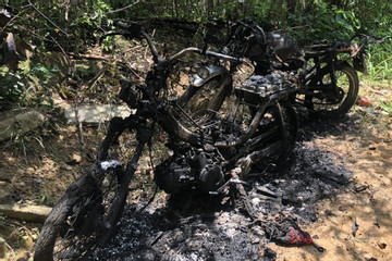 Hai xe máy của cán bộ bảo vệ rừng bị đốt cháy rụi