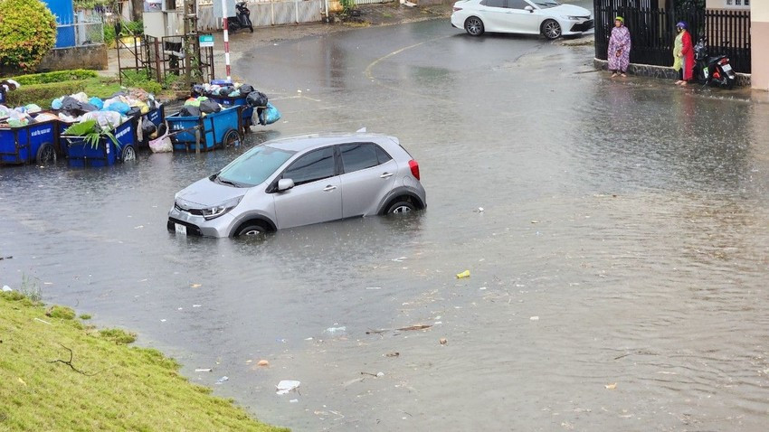 Thành phố Bảo Lộc ngập sâu sau cơn mưa  ảnh 2