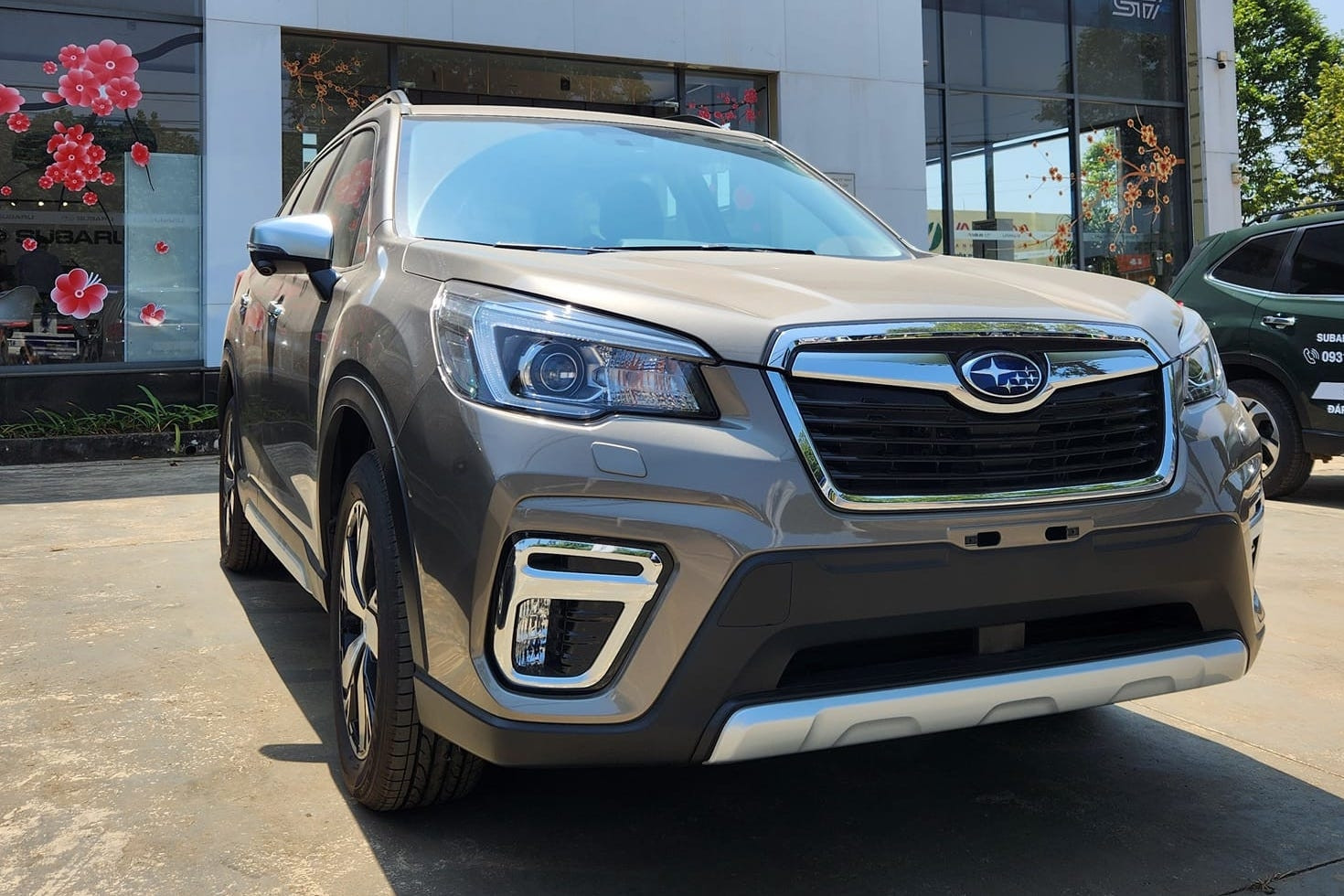 Ô tô nhập khẩu giảm giá, người mua trước sốc và thất vọng