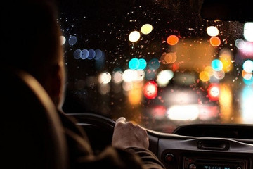 'Tài già' chia sẻ bí kíp lái xe ban đêm trời mưa, lái mới nên biết