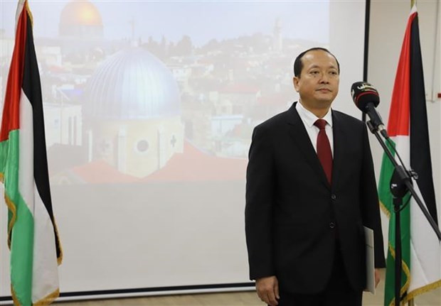 Vietnam sends new ambassador to Palestine