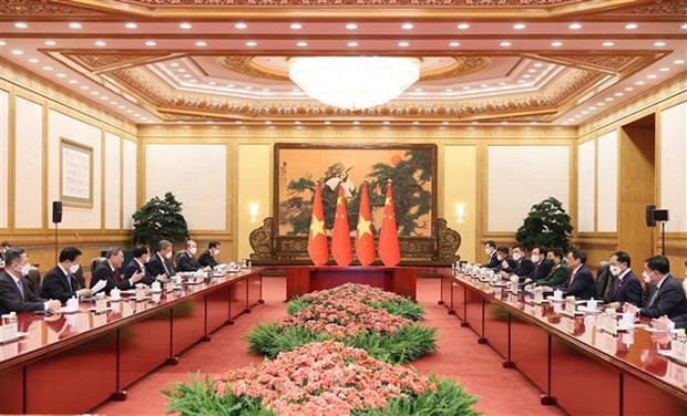 Government leaders of Vietnam, China hold talks in Beijing hinh anh 1