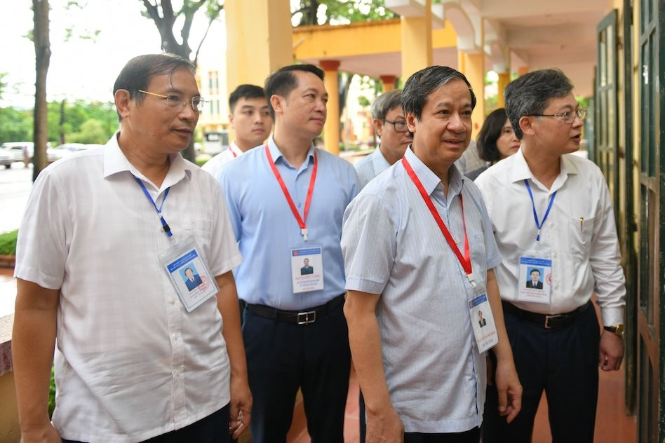 Lãnh đạo Bộ GD-ĐT đi đâu trong ngày thi tốt nghiệp?
