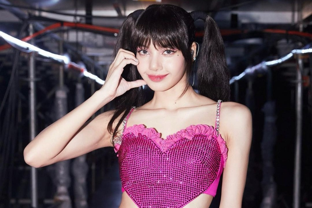 Lisa nhóm BlackPink: Nhà triệu đô, đi chuyên cơ riêng, xế hộp chục tỷ đồng