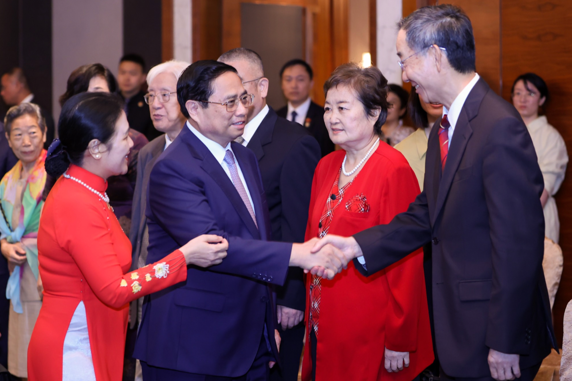 Thủ tướng Phạm Minh Chính nghe các trí thức Trung Quốc kể về tình hữu nghị