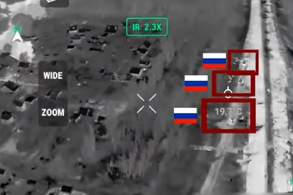 Video lính dù Nga bị pháo binh Ukraine phục kích
