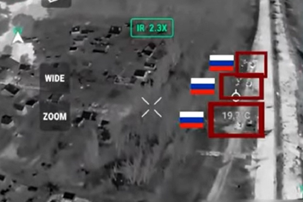 Video lính dù Nga bị pháo binh Ukraine phục kích