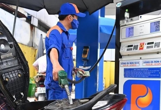Ministry asks to ensure sufficient supply of petrol  ảnh 1