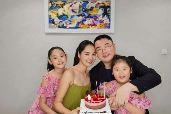 Hoa hậu Việt 1m8 lấy chồng Trung Quốc hiện sống thế nào sau 14 năm đăng quang?