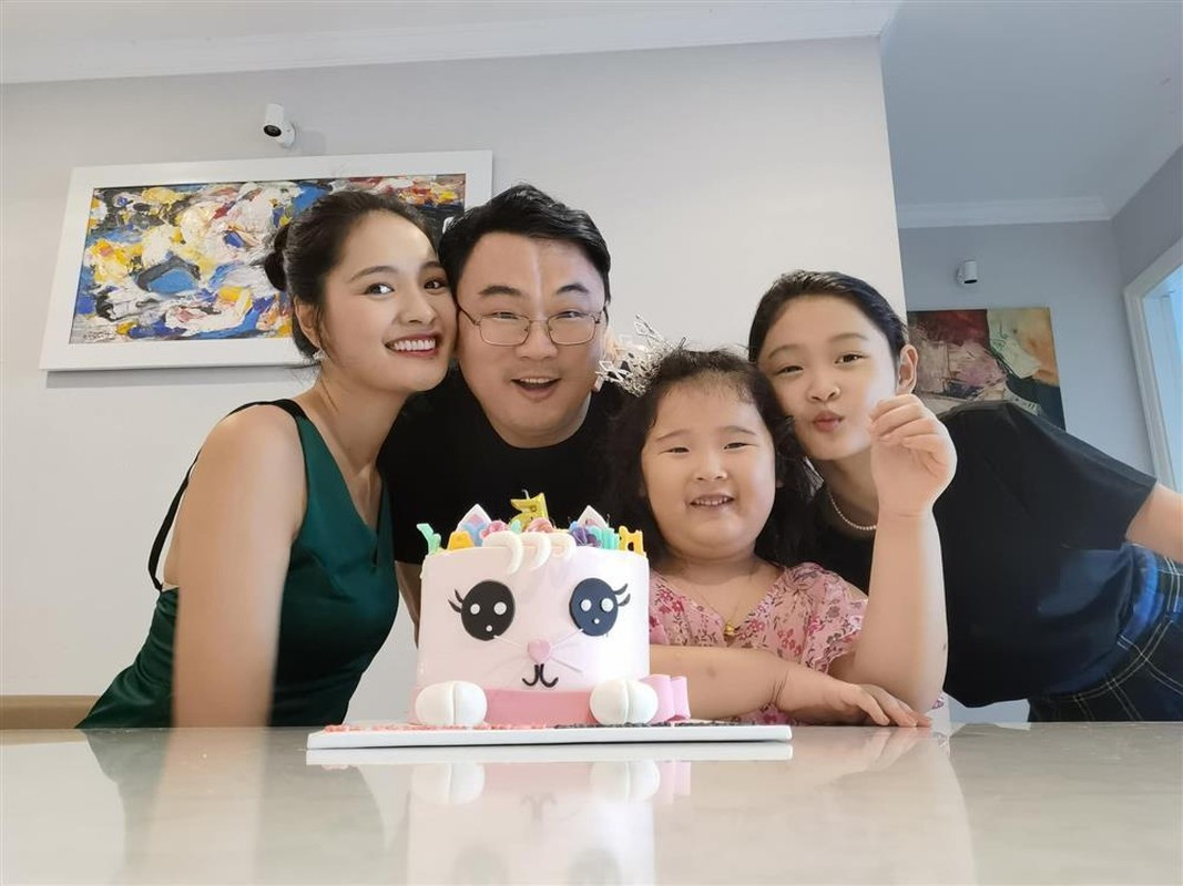 Hoa hậu Việt 1m8 lấy chồng Trung Quốc 1m86, con gái 10 tuổi có chiều cao cực phẩm, dự đoán tương lai 1m9 - Ảnh 17.