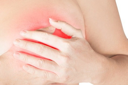 Phát hiện ung thư sau 5 tháng ngực chảy dịch bất thường