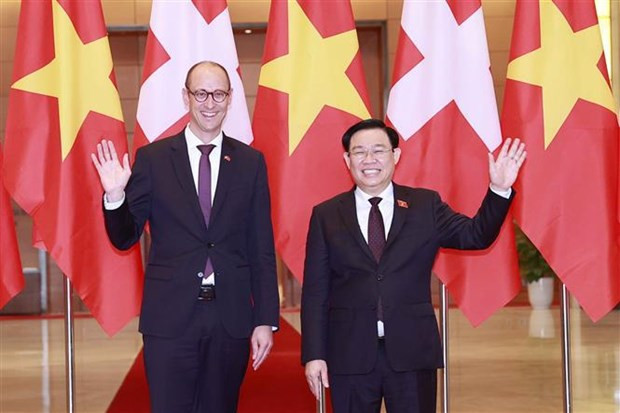 Top legislator holds talks with President of Swiss National Council hinh anh 1