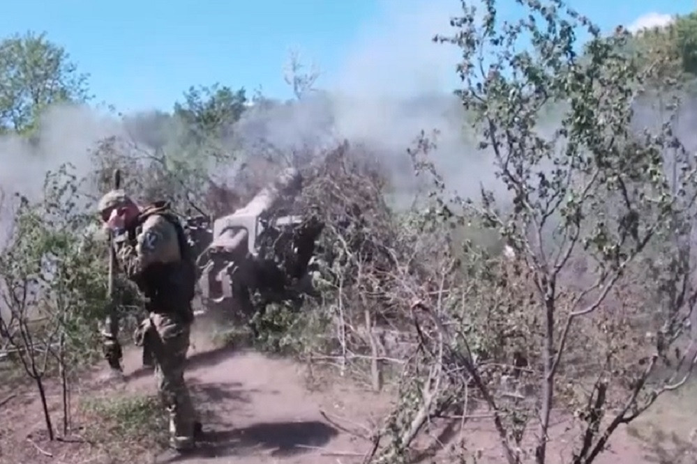 Video pháo binh Nga nã đạn cấp tập vào sở chỉ huy Ukraine gần Bakhmut