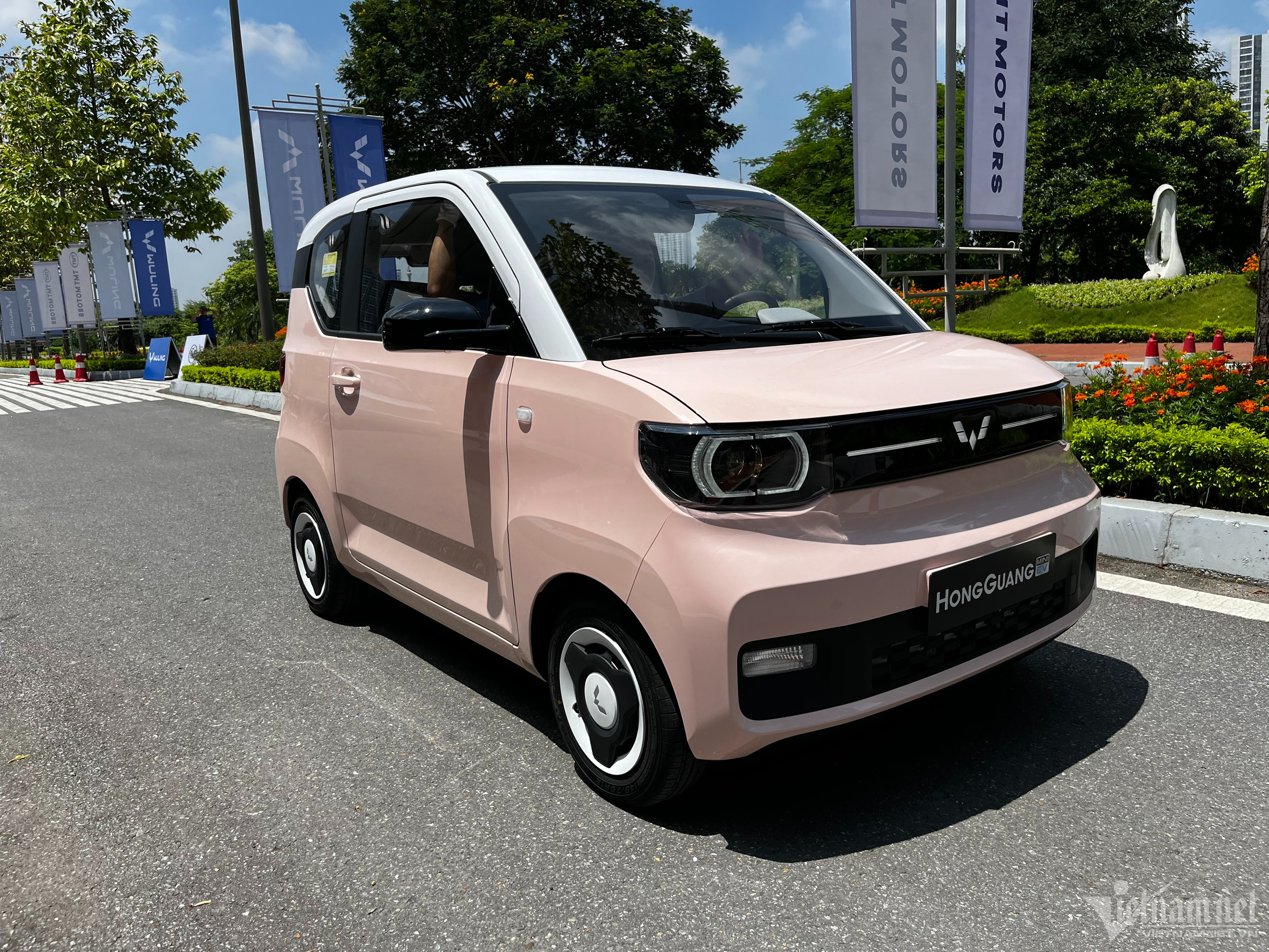 Xe điện mini Trung Quốc Wuling chốt giá từ 239 triệu, cao hơn kỳ vọng