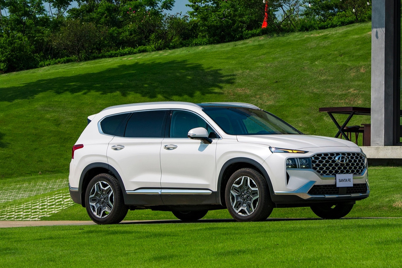 Xe Hyundai Santa Fe thêm bản hybrid giá 1,45 tỷ đồng đối đầu KIA Sorento