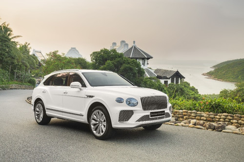 Xe siêu sang Bentley Bentayga EWB Azure có giá 21 tỷ đồng tại Việt Nam