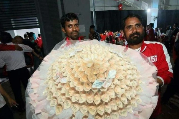 Anh công nhân nghèo nuôi 10 miệng ăn ngã khụyu khi trúng lớn